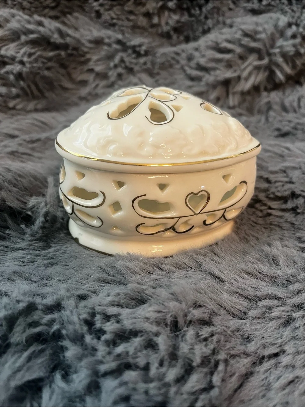 Heart-Shaped Ceramic Jewelry Box in Cream with Gold Trim